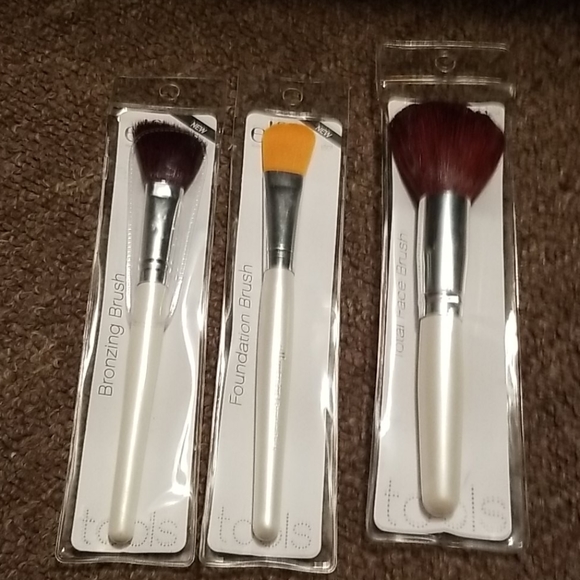 ELF Makeup Brushes - Picture 1 of 2